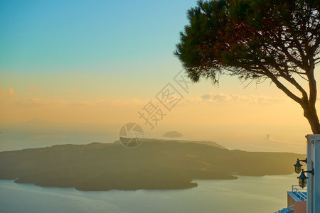 希腊圣托里尼岛的爱琴海希腊风景为您自己的文字提供了空间图片