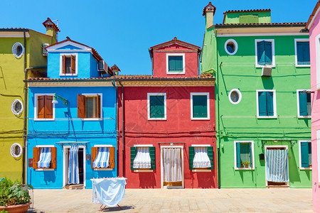 意大利威尼斯布拉诺岛与多彩老房子的街道意大利城市风景图片