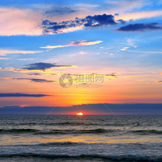 海景观天空美丽海平浪和图片