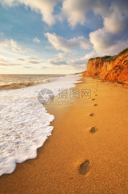 海边的足迹自然构成图片