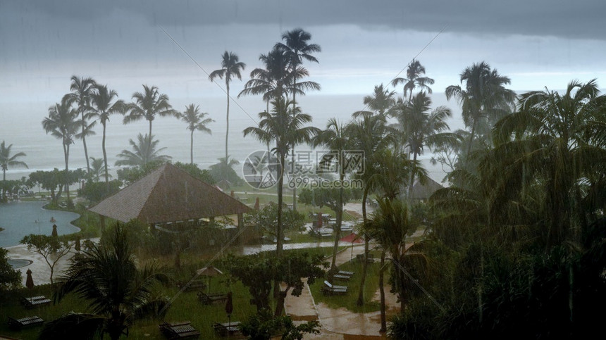 印度洋热带岛屿海洋岛屿旅馆度假胜地台风中大雨和强的图像图片