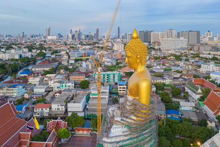 曼谷ChaoPhraya河法西查罗安区WatPaknamPhasiChanoenTemple的巨金佛空中景象曼谷泰国城市下图片