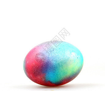 空白背景上不规则颜色的复活节鸡蛋图片