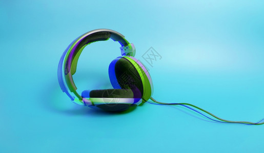 蓝色背景的立体耳机闪烁效果图片