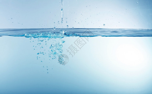 抽象水泡滴蓝色自然背景图片