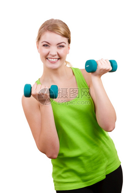 女人用哑铃锻炼适合健身的金发女孩举起轻重体力建设图片