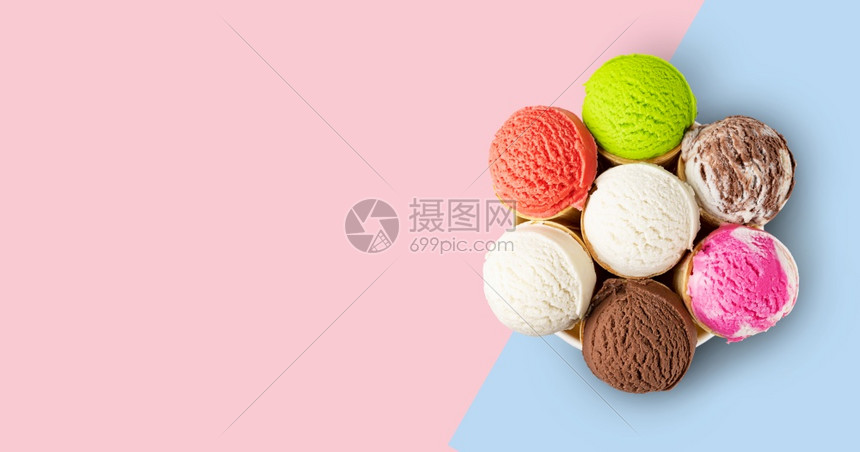 彩色背景上的冰淇淋华夫饼蛋白图片