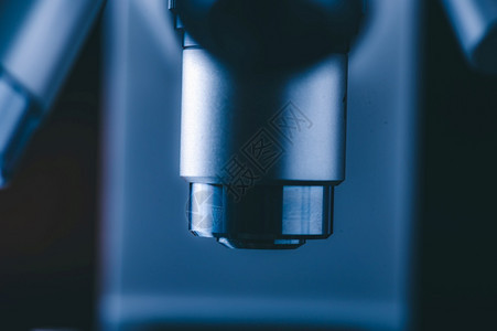 实验室用金属透镜检查科学显微实验室设备光学显微镜图片