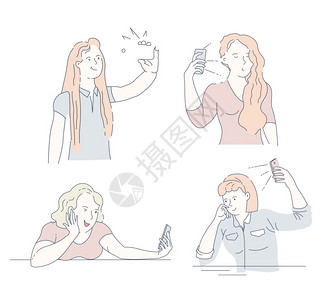 女孩在智能手机照片上自拍女孩在手电筒上拍自女孩用手电筒摄像头拍前孤立女人物摄影妇女现代技术光照在手机上微笑并画肖像图片