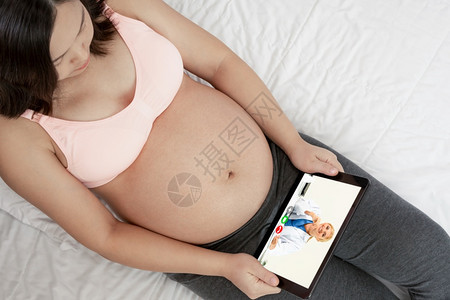 孕妇进行远程医疗在线视频图片