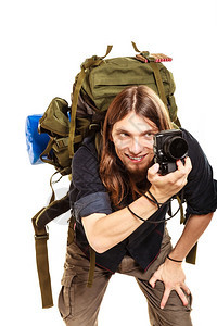 旅行中的游背包客与照相机拍年轻徒步旅行者背包暑假旅行孤立在白色背景上旅游包客与照相机拍图片