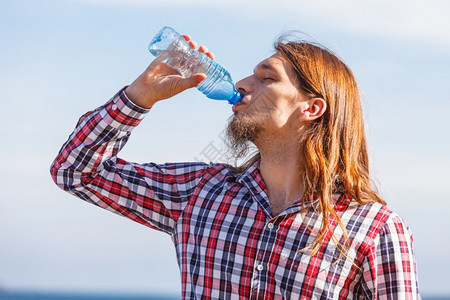 瓶子里的水图片