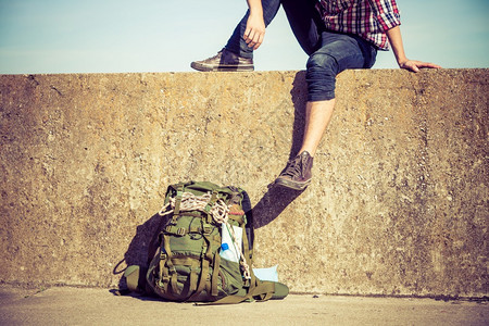 水乡墙冒险夏季旅游业积极生活方式年轻人践踏背景