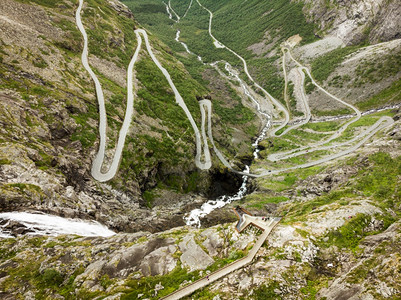 环观TrollsPathTrollstigen或Trollstigveien绕风观望平台的景山路挪威欧洲旅游路线挪威Trolls图片