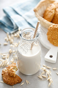 燕麦美味和健康的素食替代牛奶饮料非乳图片