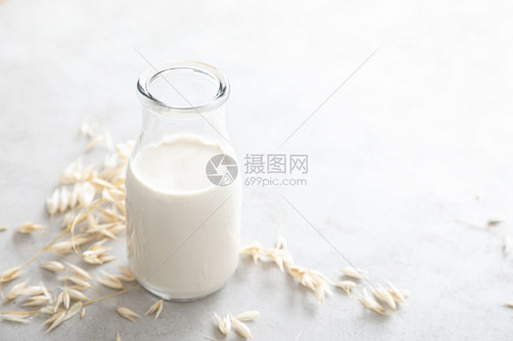 燕麦美味和健康的素食替代牛奶饮料非乳图片