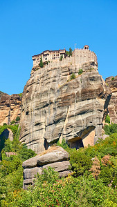 希腊Meteora山悬崖顶上的Varlaam修道院希腊里程碑图片