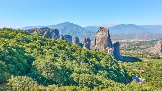 希腊Meteora森林和岩石全景图片