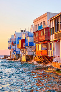 希腊Mykonos岛日落时的靓丽风景图片