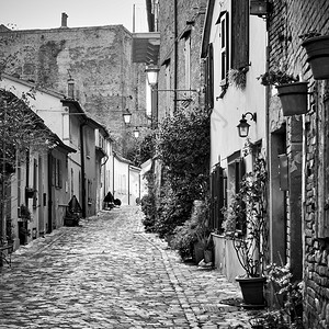 意大利里米尼省SantarcangelodiRomagna镇老街意大利里米尼省图片