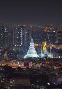 曼谷法西查罗安区WatPaknamPhasiChanoenTemple的巨金佛图片