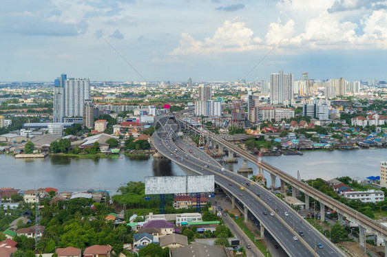 泰国ChaoPhraya河的空中景象图片