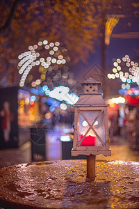 圣诞灯笼贴近在市场城的天赋图片