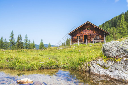 奥地利的山丘小屋阿尔卑斯山脉的自然景观图片