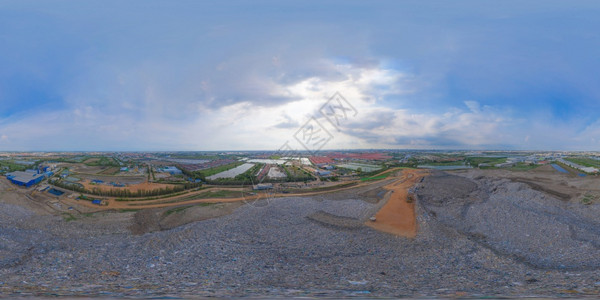 360个全景以180度为角无缝地观察大堆山垃圾塑料袋和工业厂垃圾的空中环境污染情况背景图片