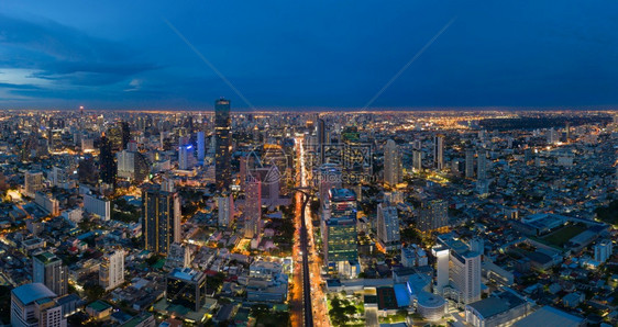 泰国曼谷金融区和商业中心夜景图片