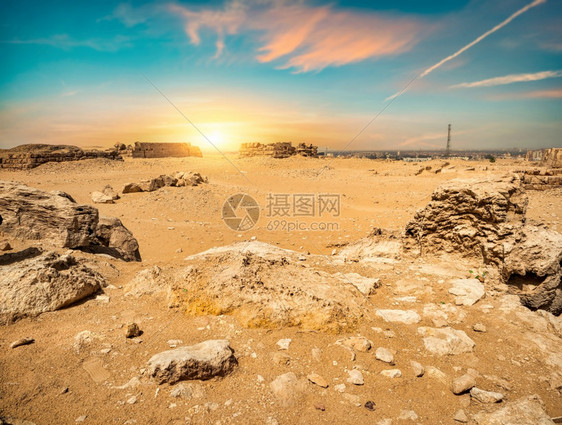 日落时埃及的桑迪沙漠图片