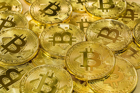 Bitcoin采矿业是将交易记录添加到Bitcoin过去交易或供应链的公共分类账中过程符号高清图片素材
