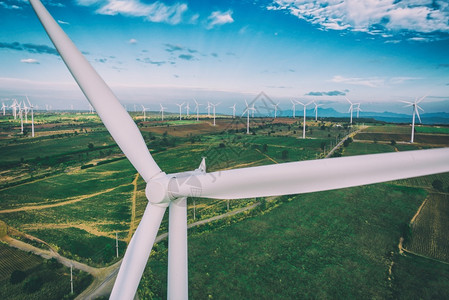 可持续发展通过提供可再生持续和替代能源使风力涡轮机环境友好图片