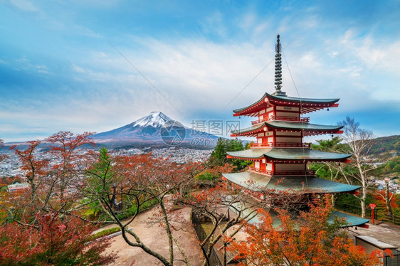 日本秋天的出时分富士山和楚里托塔达山位于阿拉库森根神庙游客可以从全景观中看到富士山这是藤最著名的景象之一图片