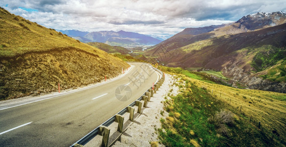 空旷的道路图片