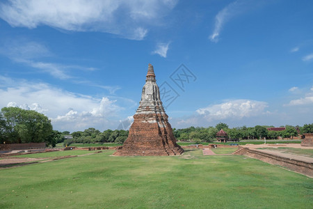 泰国曼谷附近PhraNakhonSiAyutthaya省一座寺庙的旧废墟古寺一座老布吉达雕像著名的旅游景点标志泰国建筑史图片