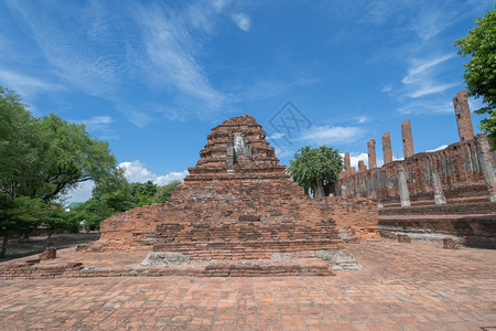 泰国曼谷附近PhraNakhonSiAyutthaya省一座寺庙的旧废墟古寺一座老布吉达雕像著名的旅游景点标志泰国建筑史图片