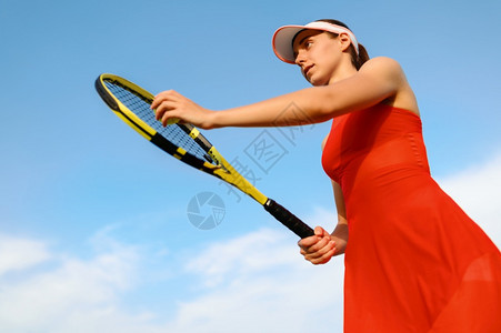活跃的健康生方式体育比赛健身训练女网球运动员准备打图片
