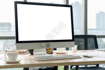 设计空的算机监视屏幕模拟现代小办公室内部或家庭办公室的模板图片