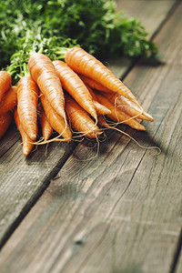 新鲜的胡萝卜有机橙胡萝卜健康的素食菜胡萝卜新鲜的有机橙胡萝卜图片