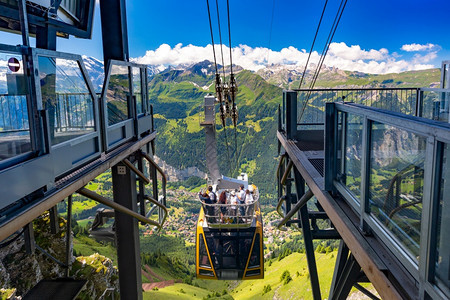 从温根山村到瑞士曼利钦的悬崖边伯尔尼斯奥兰瑞士Wengen山村瑞士温根图片