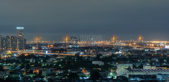 BhumibolBridge和ChaoPhraya河的空中景象图片