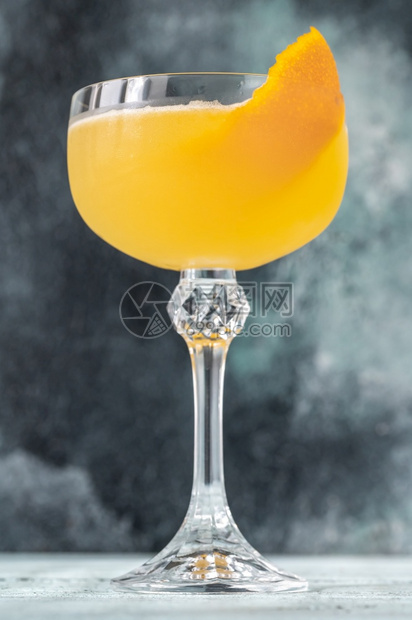 BeesKnees鸡尾酒杯加橙色芝士图片
