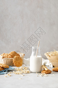 燕奶美味和健康的素食者替代牛奶饮料图片