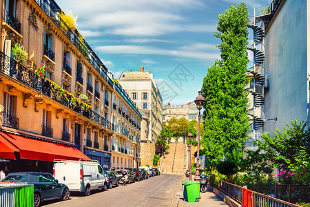 法国巴黎美丽的小街道白天在法国巴黎图片