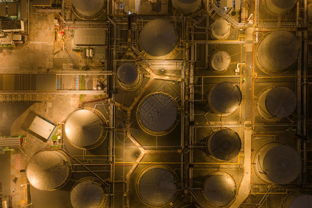 泰国曼谷市邦纳区夜间工业程概念中石油化工炼厂和海洋的空中观察工业油气罐管道现代金属工厂图片