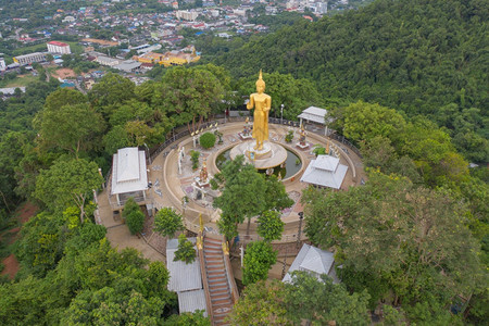 泰国春伯里西拉查区WatKhaoPhraKruTemple大白芽的空中景象图片