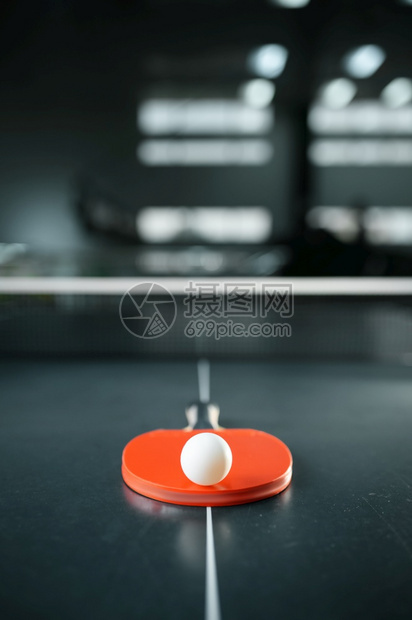 无名姓背景模糊乒乓球概念桌室内乒乓运动游戏积极的健康生活方式乒乓球网游戏在上图片