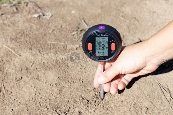 土壤温度水分含量环境湿度和照明测量图片