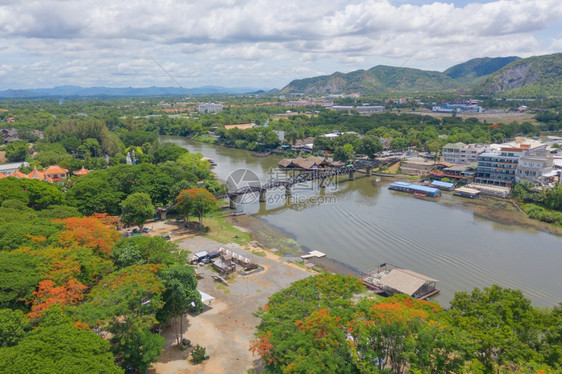 泰国MueangKanchanaburi区ThaMaKhamChaoPhraya河沿铁路直观夸伊河桥图片